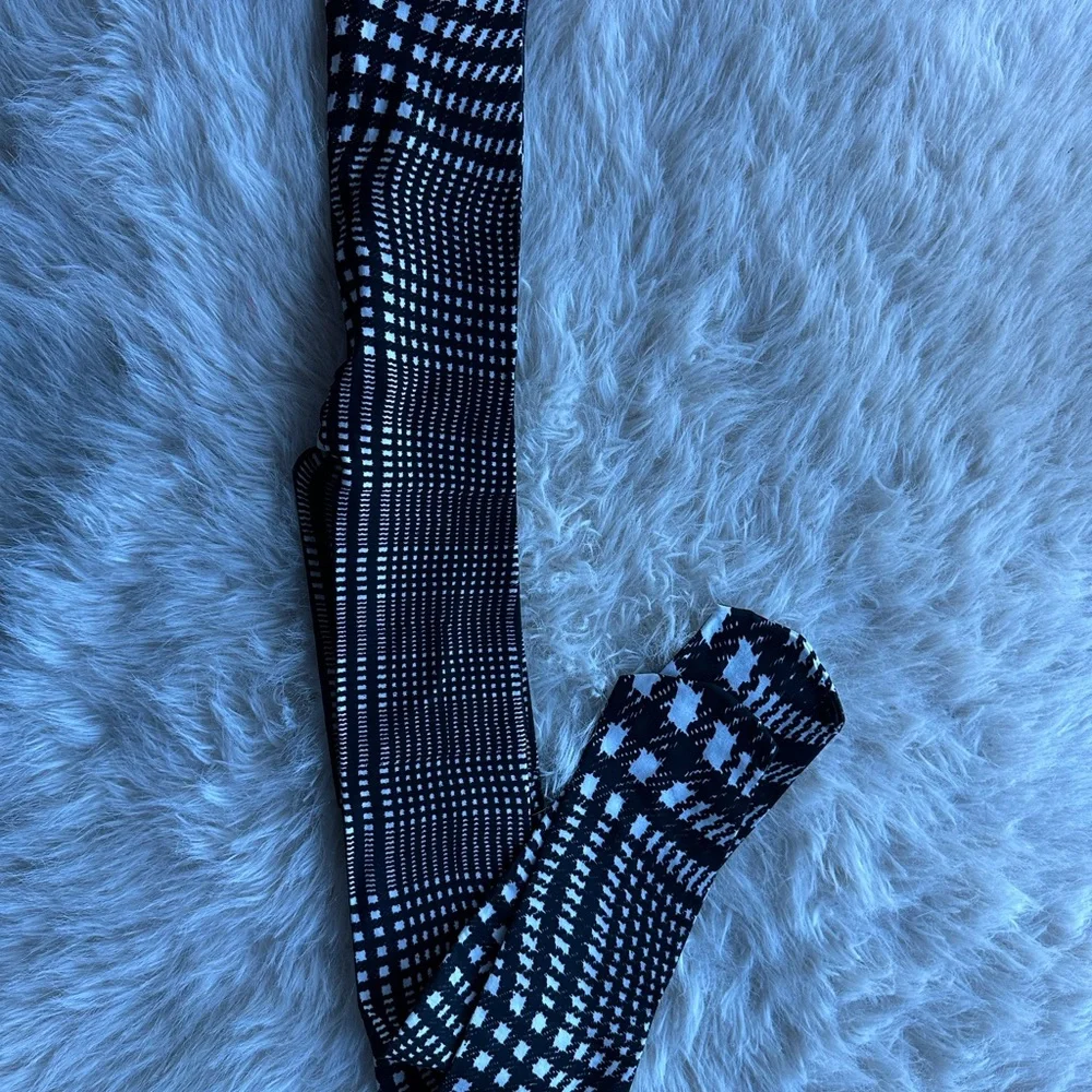 Burberry Black and White Houndstooth Tights  New without tags - Picture 7 of 12